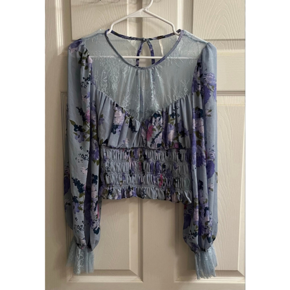 FREE PEOPLE~ LACE SMOCKED CROPPED TOP~M